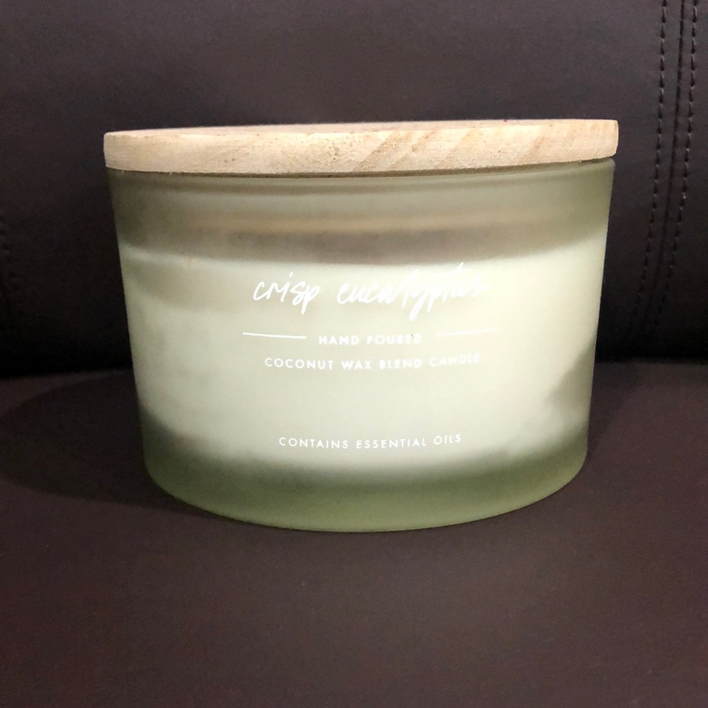 ✨Crisp eucalyptus candle ✨